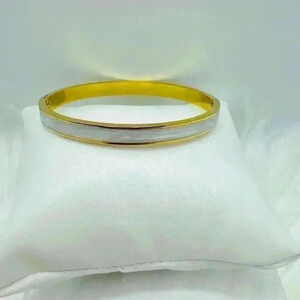 The Classic Style Bangle in White